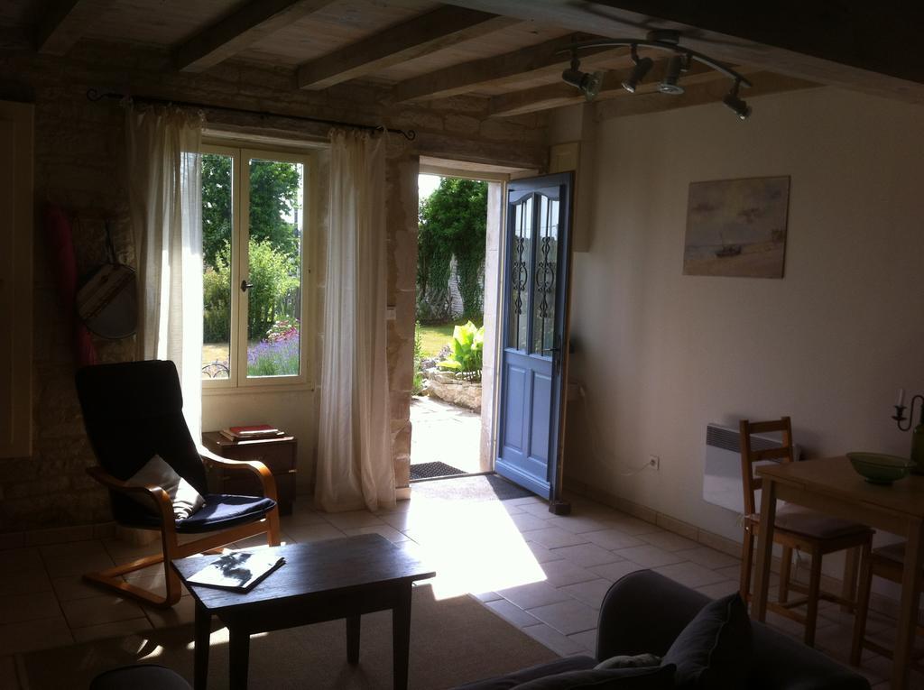La Petite Maison Crezieres Kamer foto