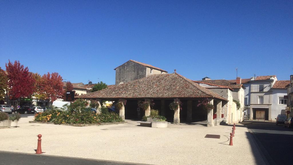 La Petite Maison Crezieres Buitenkant foto